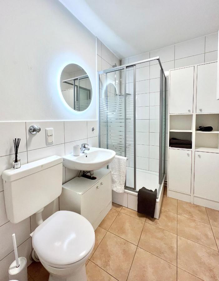 Sabe Apartment: Balcony + Free Parking + Netflix Wuppertal Exteriör bild